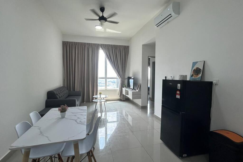 Apartemen New! Amber Cove - 2 Bedrooms 2 Bathrooms L 4-7 Pax L Wifi L Near Jonker