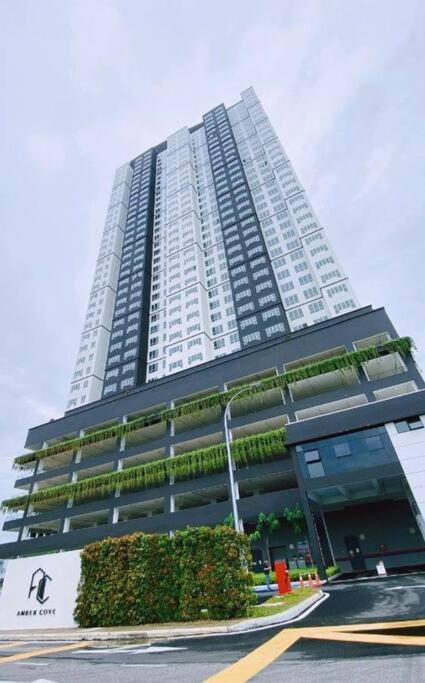 New! Amber Cove - 2 Bedrooms 2 Bathrooms L 4-7 Pax L Wifi L Near Jonker Apartment Tranquerah