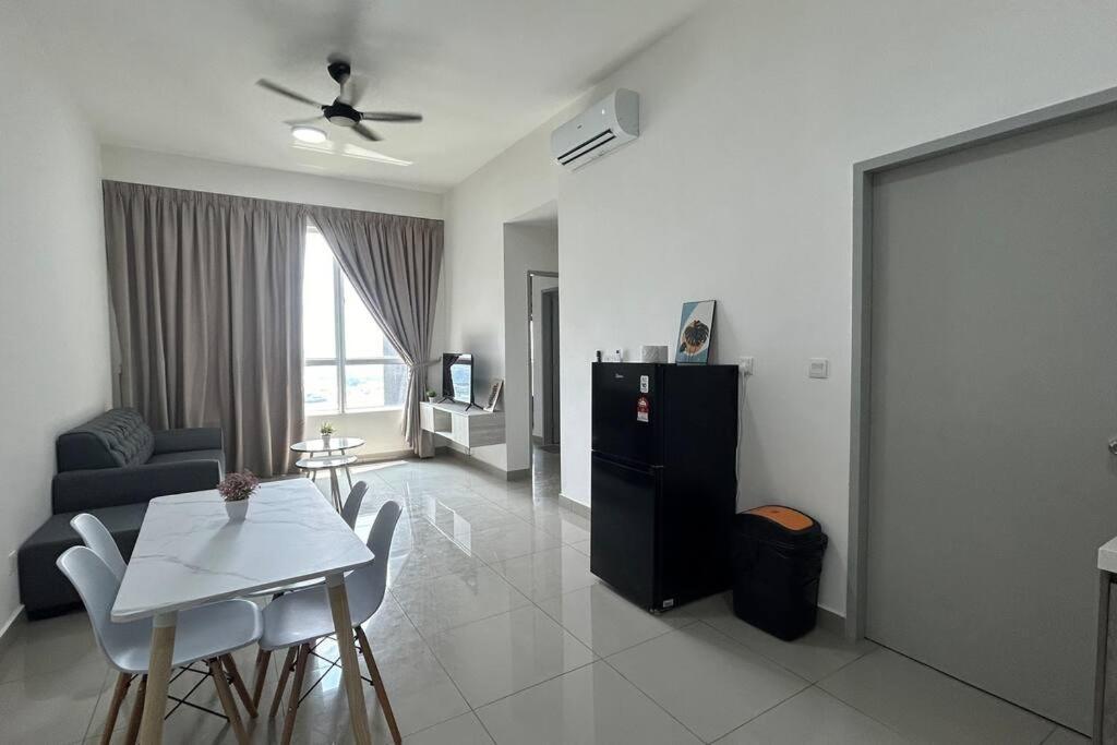 New! Amber Cove - 2 Bedrooms 2 Bathrooms L 4-7 Pax L Wifi L Near Jonker *